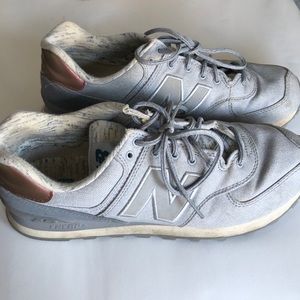New Balance sneakers with metallic back